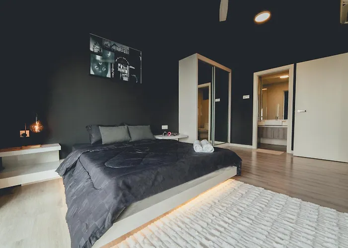 Mosaic Southkey 1Br Black Stone Suite Midvalley By Our Stay